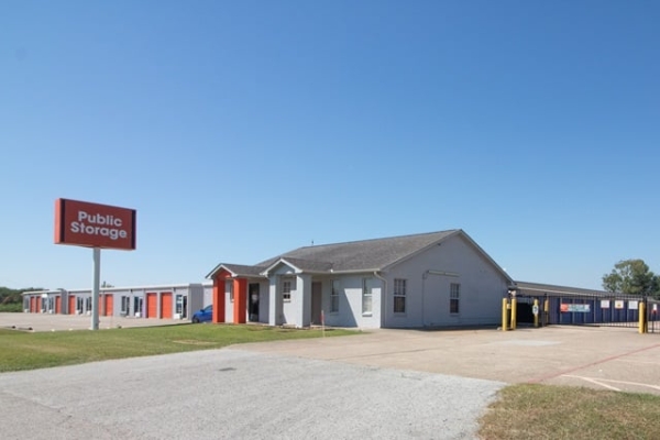 Facility photo: //images.sparefoot.com/medium/23301269f5fa6ce72be.jpg