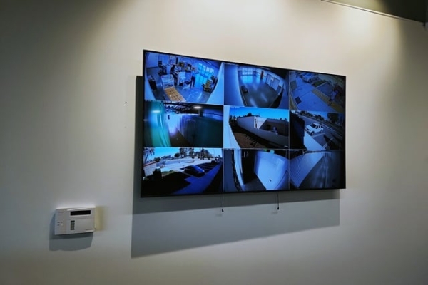 Facility photo: //images.sparefoot.com/medium/23301668862720d15e1.jpg