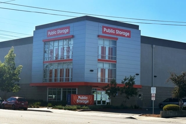 Facility photo: //images.sparefoot.com/medium/233017688384633e97c.jpg