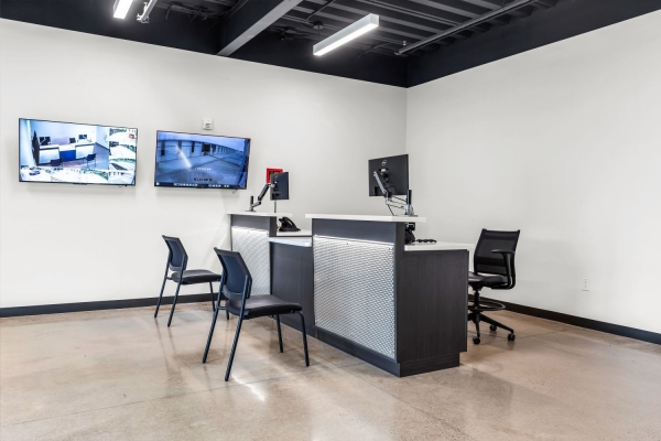 Facility photo: //images.sparefoot.com/medium/2330266994301996c23.jpg