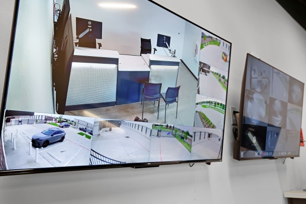 Facility photo: //images.sparefoot.com/medium/2330266994301de26c1.jpg