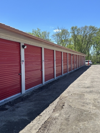 Facility photo: //images.sparefoot.com/medium/233036664ce2bbeffe5.jpg