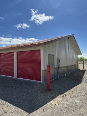 Facility photo: //images.sparefoot.com/medium/233036664ce2cc381a3.jpg