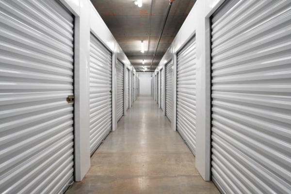Facility photo: //images.sparefoot.com/medium/23304369f5fc9aca7a0.jpg