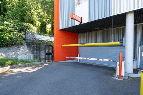Facility photo: //images.sparefoot.com/medium/23304369f5fc9c899e6.jpg
