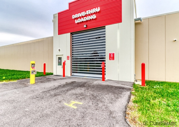 Facility photo: //images.sparefoot.com/medium/2331116883401bdb62e.jpg