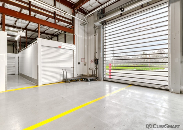 Facility photo: //images.sparefoot.com/medium/233111691ee1ee7abdc.jpg