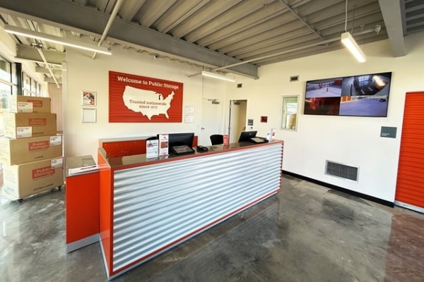 Facility photo: //images.sparefoot.com/medium/23311269e4d8131dda9.jpg