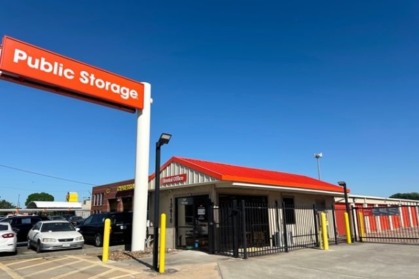 Storage Units at Public Storage - Cypress - 13610 Cypress North Houston Rd - 13610 Cypress North Houston Rd
