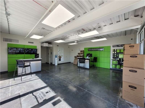 Facility photo: //images.sparefoot.com/medium/233137699432616fc82.jpg