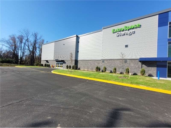 Facility photo: //images.sparefoot.com/medium/233137699432622b08b.jpg