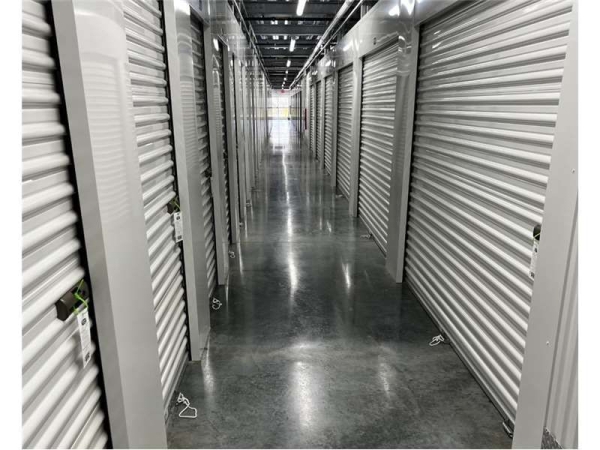 Facility photo: //images.sparefoot.com/medium/23313769943262ec8d3.jpg