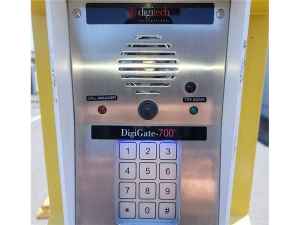 Facility photo: //images.sparefoot.com/medium/233139699433739601f.jpg