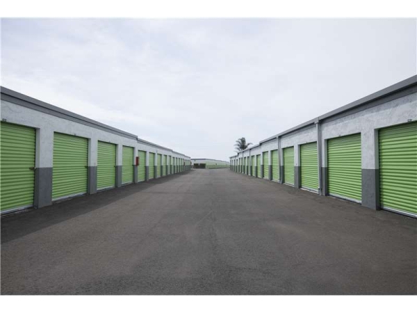 Facility photo: //images.sparefoot.com/medium/2331396994337526502.jpg