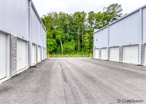 Facility photo: //images.sparefoot.com/medium/2331476a1951e83bd58.jpg