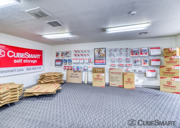 Facility photo: //images.sparefoot.com/medium/233148686f7d7e85e95.jpg