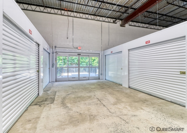 Facility photo: //images.sparefoot.com/medium/233163691ee38346637.jpg