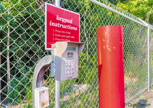 Facility photo: //images.sparefoot.com/medium/233163691ee38781313.jpg