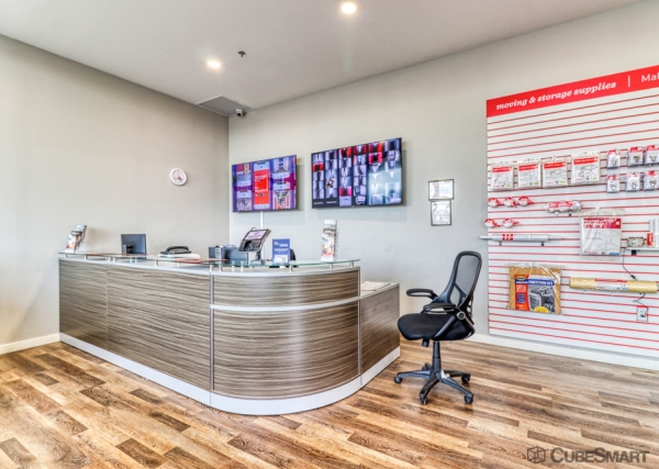 Facility photo: //images.sparefoot.com/medium/23320468833f5e75769.jpg