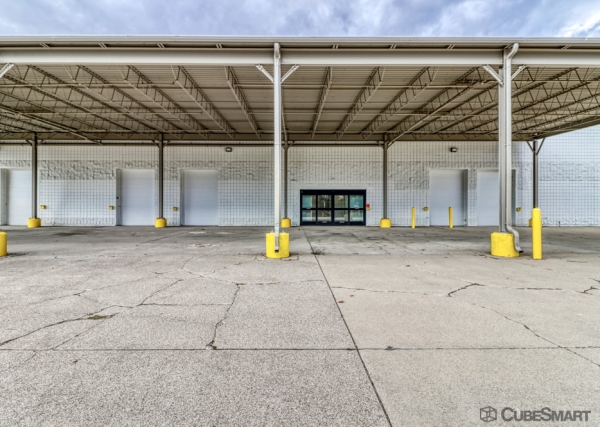 Facility photo: //images.sparefoot.com/medium/23320468833f6307188.jpg