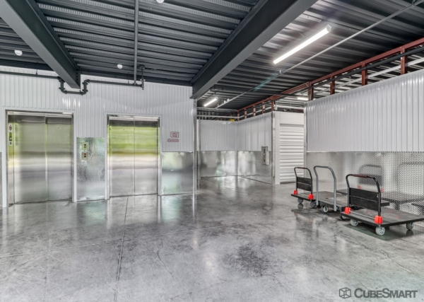 Facility photo: //images.sparefoot.com/medium/233205687f4c416a118.jpg