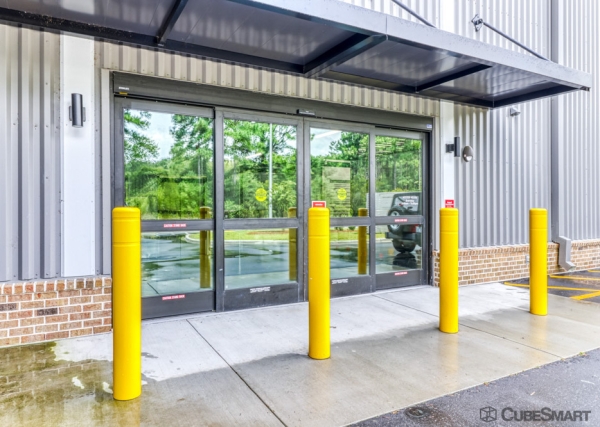 Facility photo: //images.sparefoot.com/medium/233205687f4c42dbf77.jpg