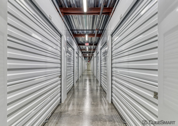 Facility photo: //images.sparefoot.com/medium/2332056881eed462e9b.jpg