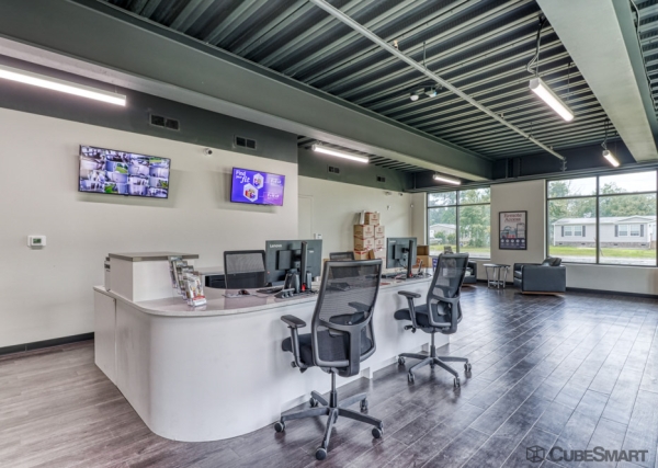 Facility photo: //images.sparefoot.com/medium/2332056971ecbb82b3c.jpg