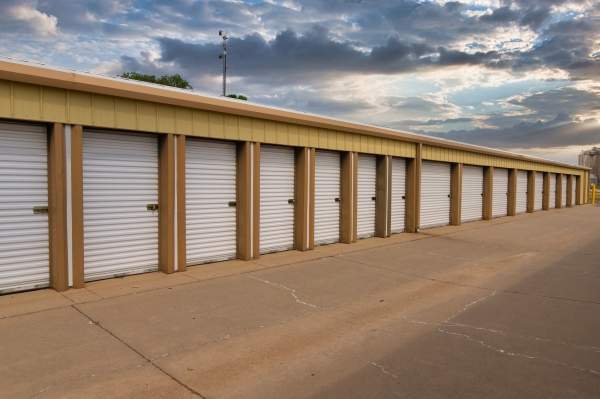 Facility photo: //images.sparefoot.com/medium/23321866919508c51dc.jpg
