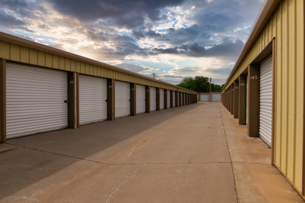 Facility photo: //images.sparefoot.com/medium/2332186691950f95efa.jpg