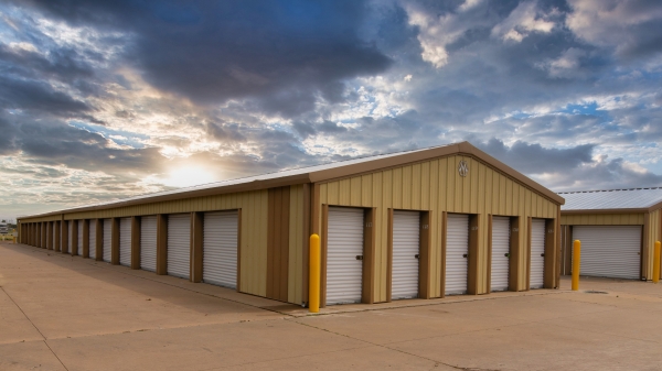 Facility photo: //images.sparefoot.com/medium/233218669195162e27c.jpg