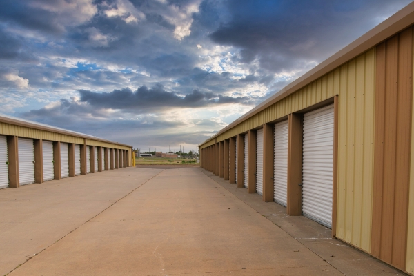 Facility photo: //images.sparefoot.com/medium/2332186691951f8d69e.jpg