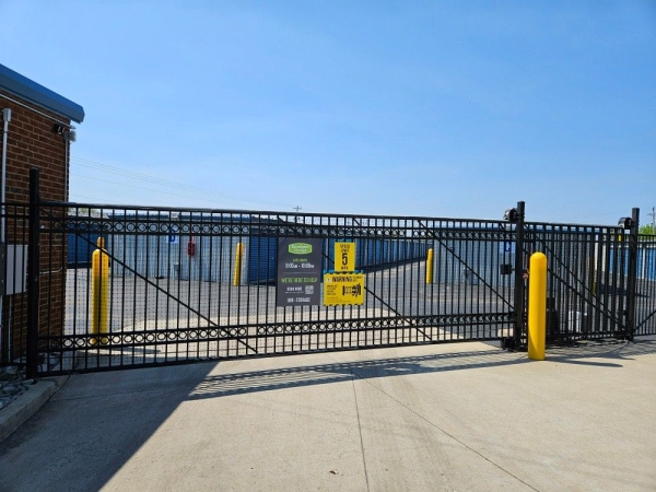 Facility photo: //images.sparefoot.com/medium/23322169da3870d1289.jpg