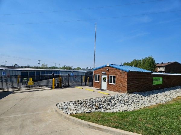 Facility photo: //images.sparefoot.com/medium/23322169da3871bafa0.jpg