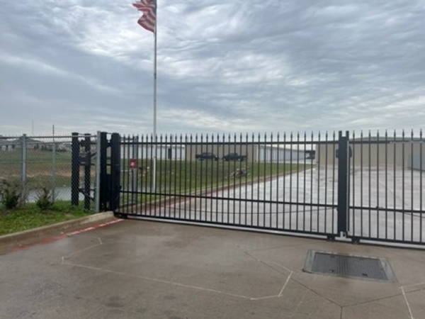 Facility photo: //images.sparefoot.com/medium/23322369013bccca1ce.jpg