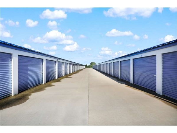 Facility photo: //images.sparefoot.com/medium/23325769942e7390ce2.jpg