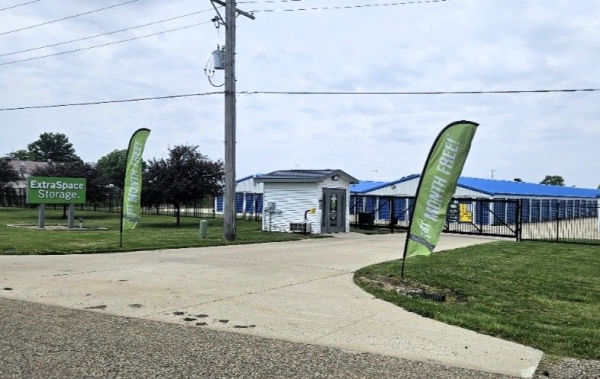 Facility photo: //images.sparefoot.com/medium/2332576a0da3d6292b2.jpg