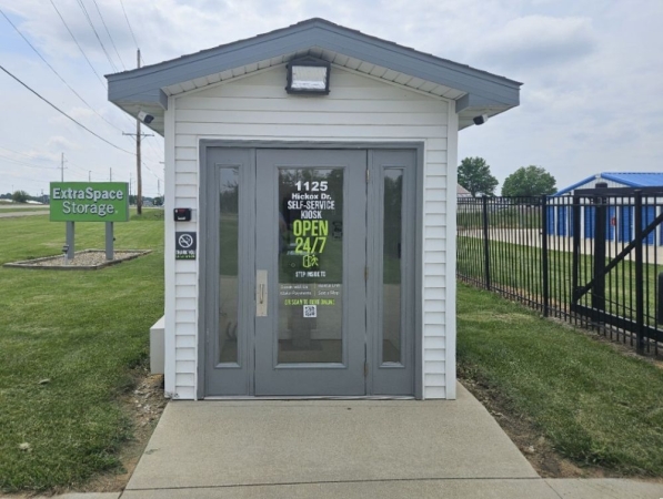 Facility photo: //images.sparefoot.com/medium/2332576a0da3d83fe01.jpg