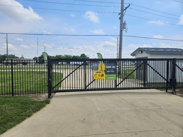 Facility photo: //images.sparefoot.com/medium/2332576a0da3d976cbb.jpg