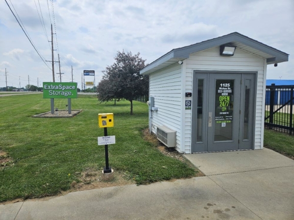 Facility photo: //images.sparefoot.com/medium/2332576a0da3da542e4.jpg