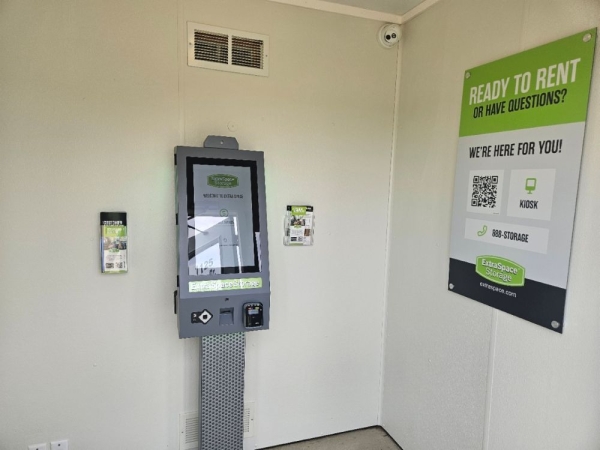 Facility photo: //images.sparefoot.com/medium/2332576a0da3db559d2.jpg