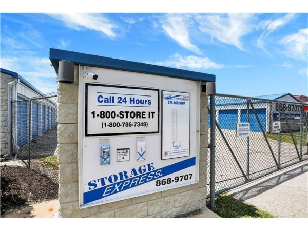 Facility photo: //images.sparefoot.com/medium/23327169942e652e83b.jpg