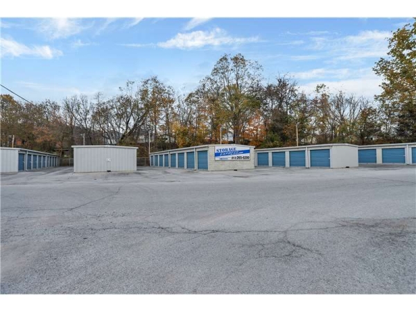 Facility photo: //images.sparefoot.com/medium/23327269942e5e23cf2.jpg