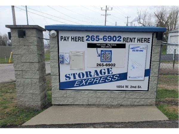Facility photo: //images.sparefoot.com/medium/23327269942e60a147b.jpg