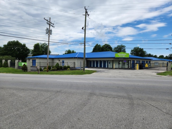 Facility photo: //images.sparefoot.com/medium/2332776a3fbbaed5f29.jpg