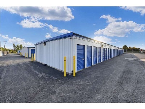 Facility photo: //images.sparefoot.com/medium/23328069942e8e33975.jpg