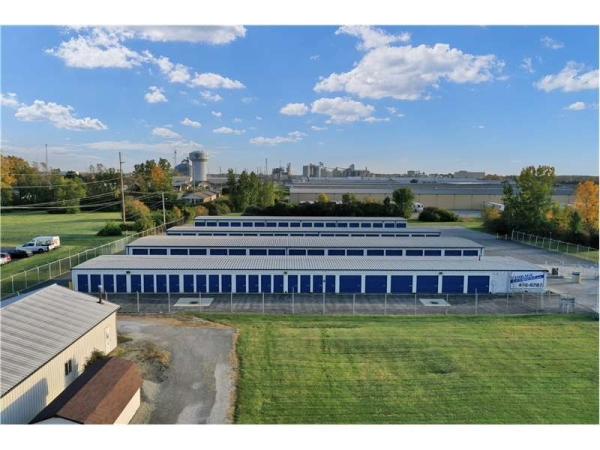 Facility photo: //images.sparefoot.com/medium/23328069942e8f27988.jpg