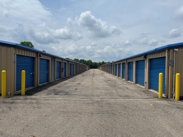 Storage Units at Extra Space Storage - 2204 - Columbus - Chatterton Rd - 5621 Chatterton Road