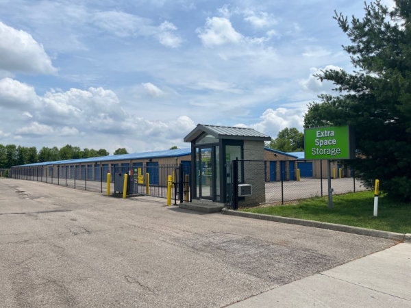 Storage Units at Extra Space Storage - 2204 - Columbus - Chatterton Rd - 5621 Chatterton Road