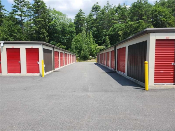 Facility photo: //images.sparefoot.com/medium/233294699431156855b.jpg